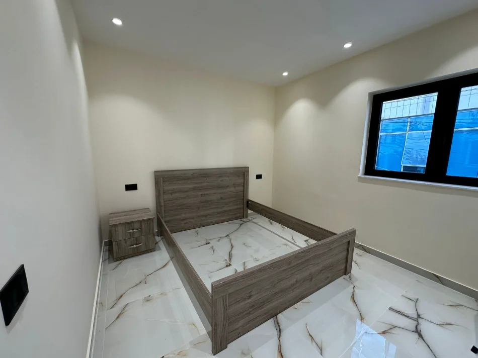 Tirane, jepet me qera apartament duplex 2+1 , 100 m² 800 € (Fakulteti Ekonomikut)