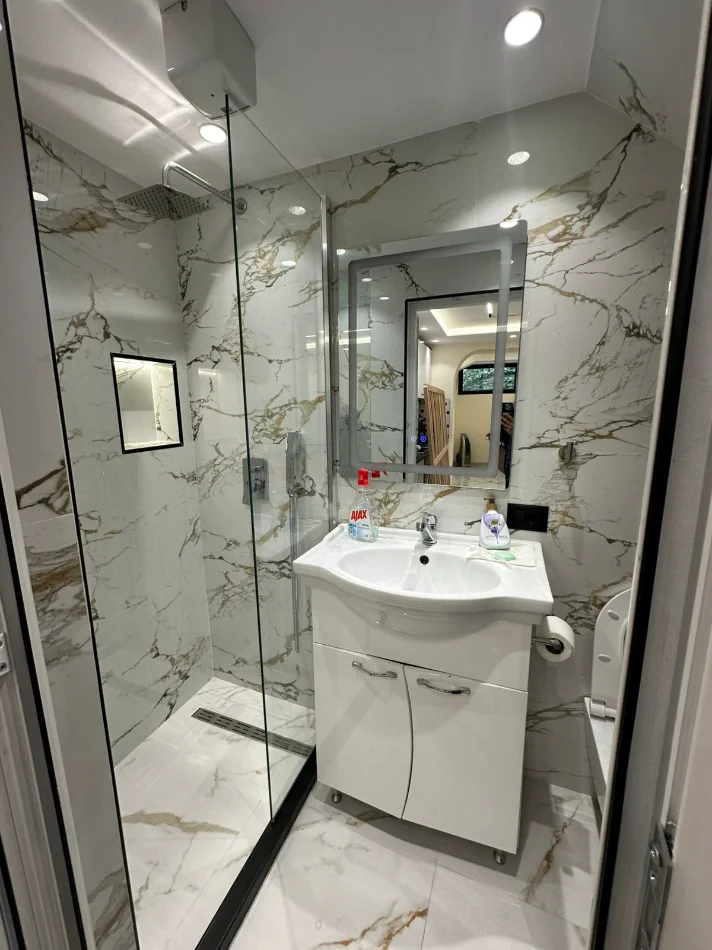 Tirane, jepet me qera apartament duplex 2+1 , 100 m² 800 € (Fakulteti Ekonomikut)