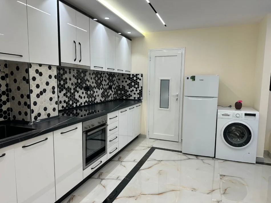 Tirane, jepet me qera apartament duplex 2+1 , 100 m² 800 € (Fakulteti Ekonomikut)