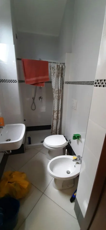 Tirane, jepet me qera apartament 1+1+Ballkon Kati 3, 30 m² 310 € (Rruga ''Dibres")