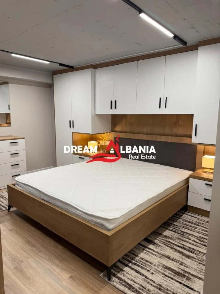 Tirane, jepet me qera apartament Dublex Kati 1, 70 m² 650 € (ne Rrugen e Kavajes, prane Kompleksit Golden Park)