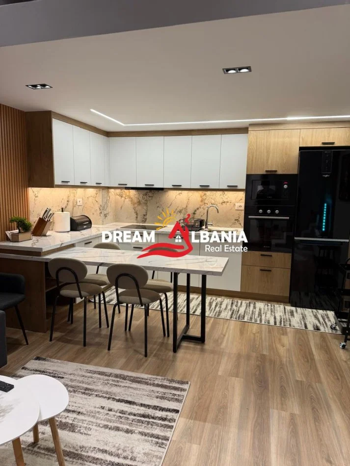 Tirane, jepet me qera apartament Dublex Kati 1, 70 m² 650 € (ne Rrugen e Kavajes, prane Kompleksit Golden Park)