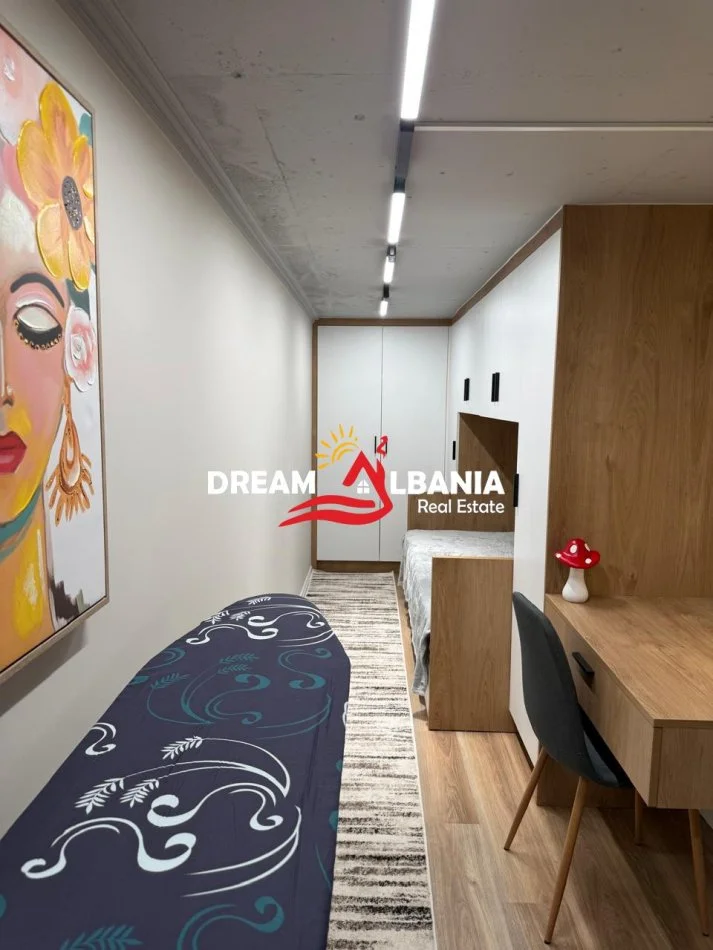 Tirane, jepet me qera apartament Dublex Kati 1, 70 m² 650 € (ne Rrugen e Kavajes, prane Kompleksit Golden Park)