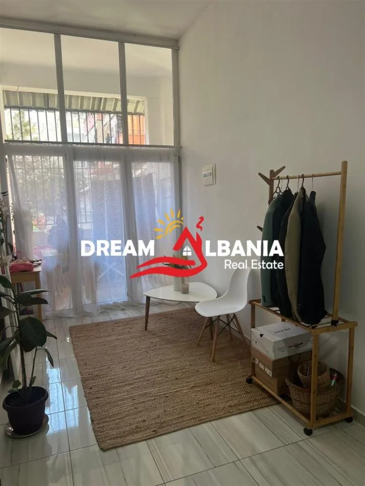 Tirane, shitet apartament Dublex Kati 1, 75 m² 70.000 € (ne Rrugen 5 Maji, prane Shkolles Tirana Jone)