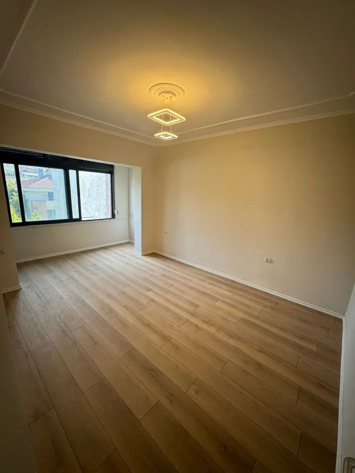 Tirane, shes apartament 2+1+Aneks+Ballkon Kati 5, 105 m² 135.000 € (21 dhjetori)