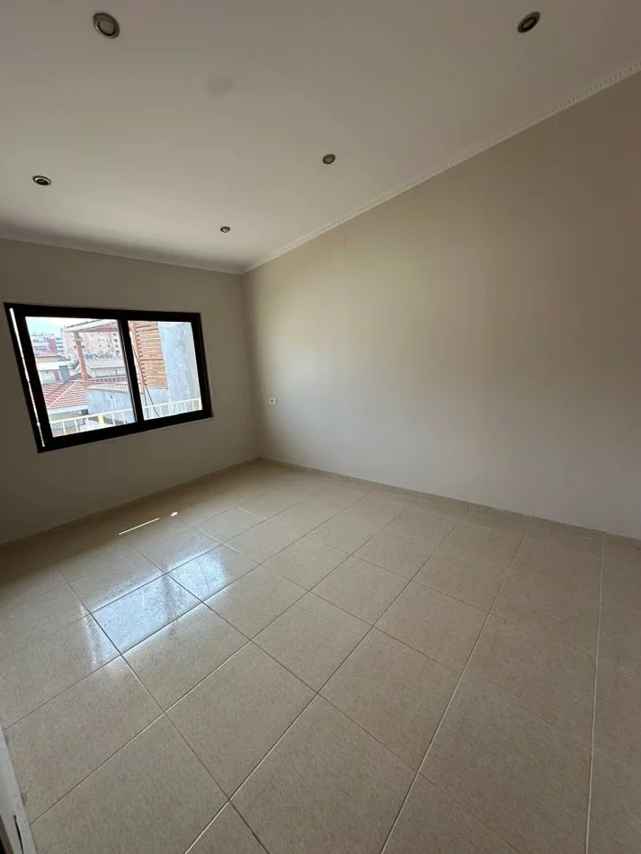 Tirane, shes apartament 2+1+Aneks+Ballkon Kati 5, 105 m² 135.000 € (21 dhjetori)