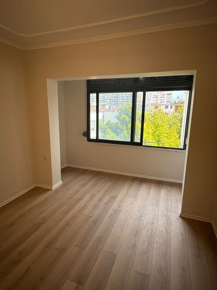 Tirane, shes apartament 2+1+Aneks+Ballkon Kati 5, 105 m² 135.000 € (21 dhjetori)