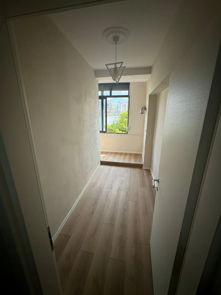 Tirane, shes apartament 2+1+Aneks+Ballkon Kati 5, 105 m² 135.000 € (21 dhjetori)