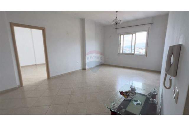 Tirane, shitet apartament 2+1 Kati 5, 105 m² 126.000 Euro (Komuna e Parisit)