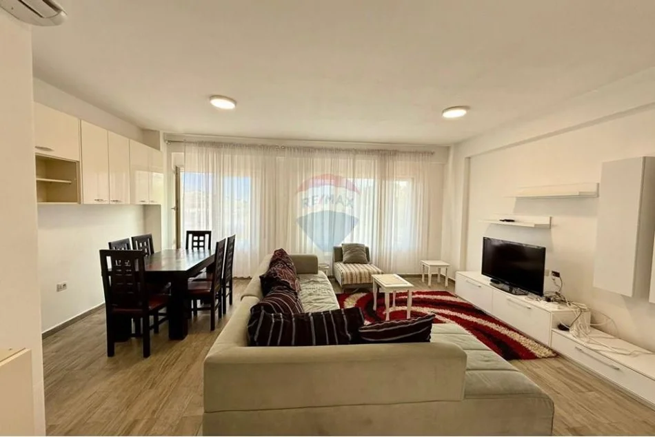 Tirane, jepet me qera apartament duplex Dublex Kati 1, 120 m² 600 € (kodra e diellit)