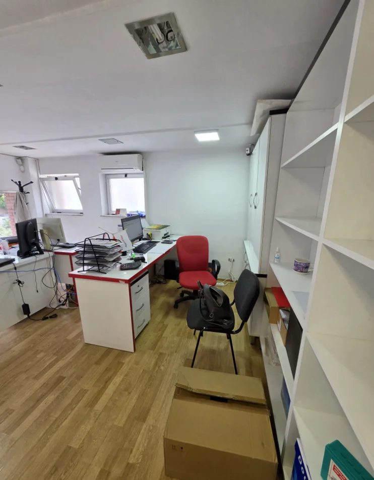 Tirane, jepet me qera ambjent biznesi Kati 0, 30 m² 600 € (delijorgji)