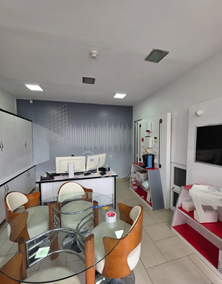 Tirane, jepet me qera ambjent biznesi Kati 0, 30 m² 600 € (delijorgji)