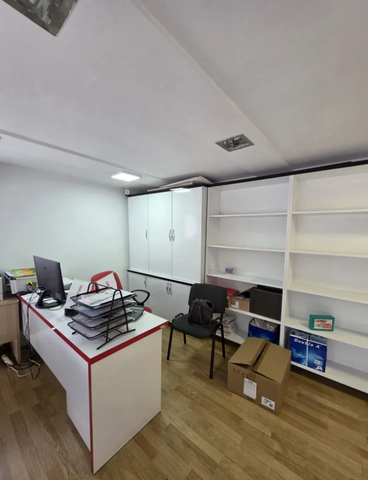 Tirane, jepet me qera ambjent biznesi Kati 0, 30 m² 600 € (delijorgji)