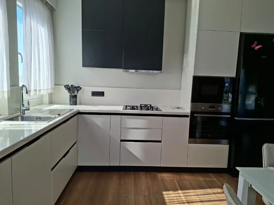 🏠 Me Qera: Super Duplex. 3+1+2wc & 1 Bllk + P. Parkimi (📍5 Maji / BlackStone Lounge )🔥 Hera e Parë me Qera || 100% e re ✨️ 1000€ / Muaj💶