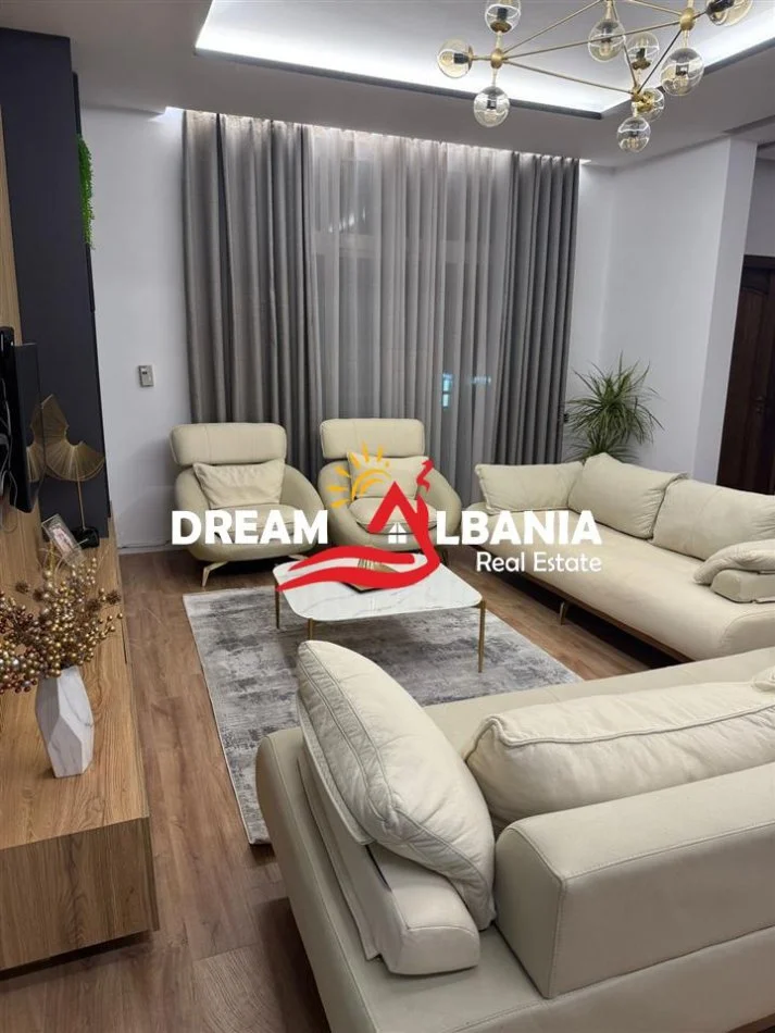 Tirane, jepet me qera apartament Dublex , 150 m² 1.000 € (tek Kristal Center)