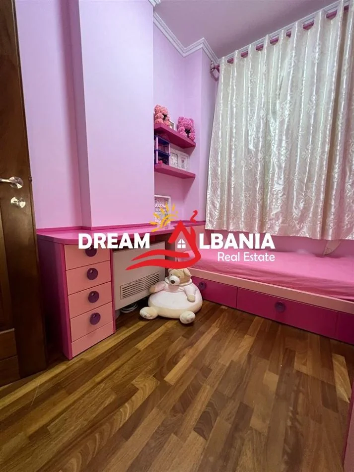 Tirane, jepet me qera apartament Dublex , 150 m² 1.000 € (tek Kristal Center)