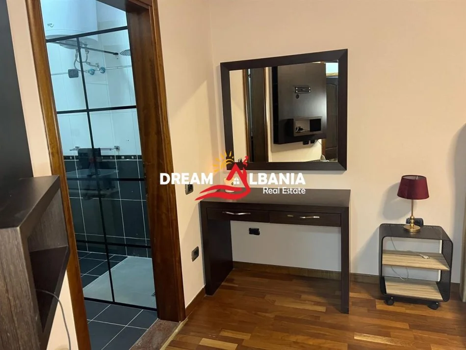 Tirane, jepet me qera apartament Dublex , 150 m² 1.000 € (tek Kristal Center)