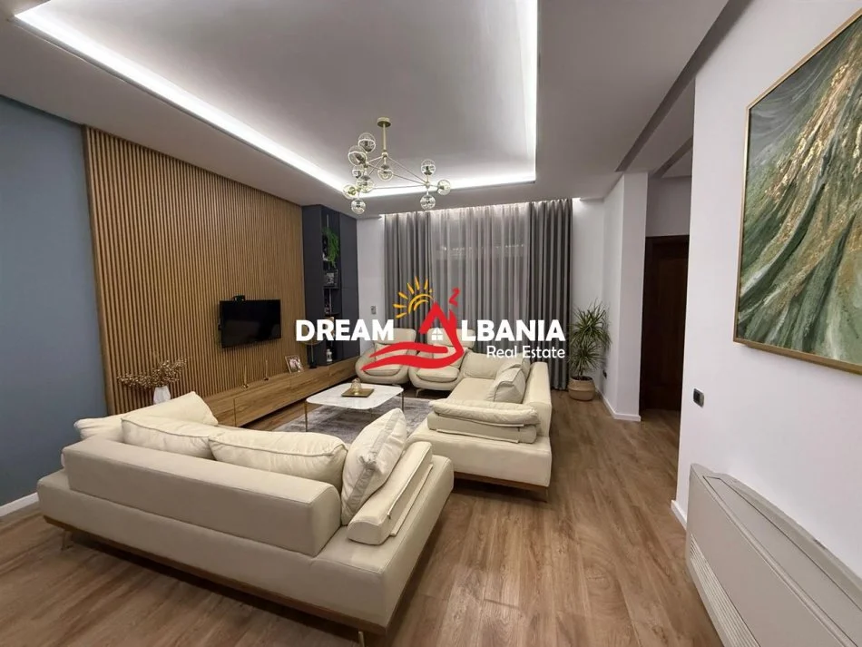 Tirane, jepet me qera apartament Dublex , 150 m² 1.000 € (tek Kristal Center)