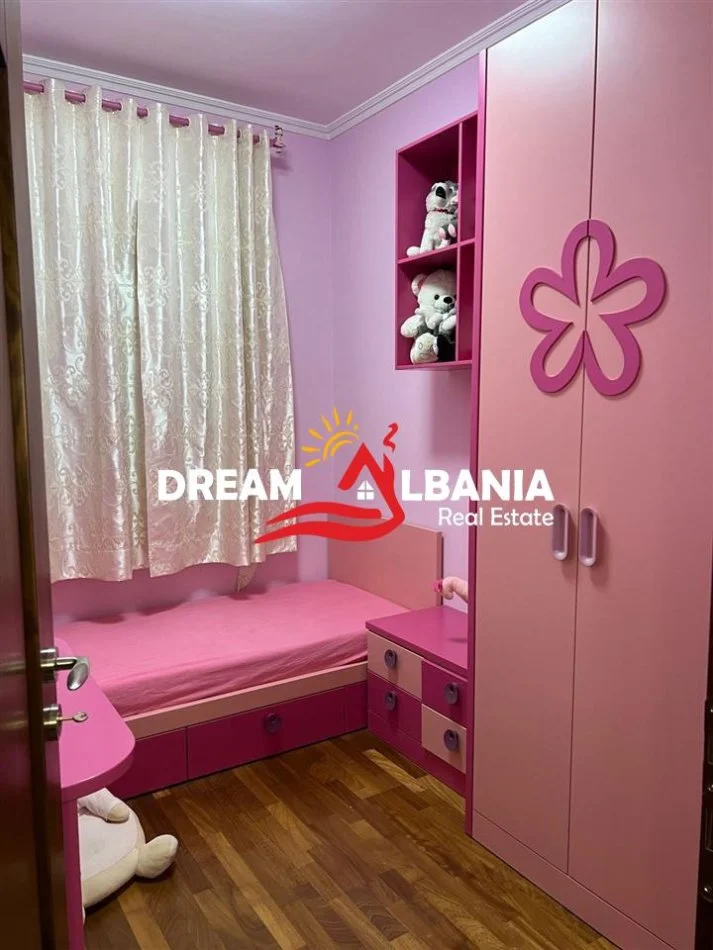 Tirane, jepet me qera apartament Dublex , 150 m² 1.000 € (tek Kristal Center)