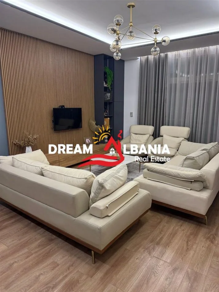 Tirane, jepet me qera apartament Dublex , 150 m² 1.000 € (tek Kristal Center)
