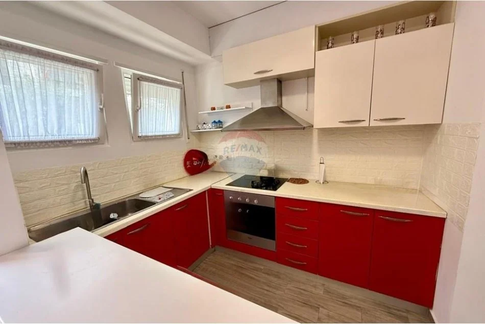 Tirane, jepet me qera apartament duplex Dublex Kati 1, 120 m² 600 € (kodra e diellit)