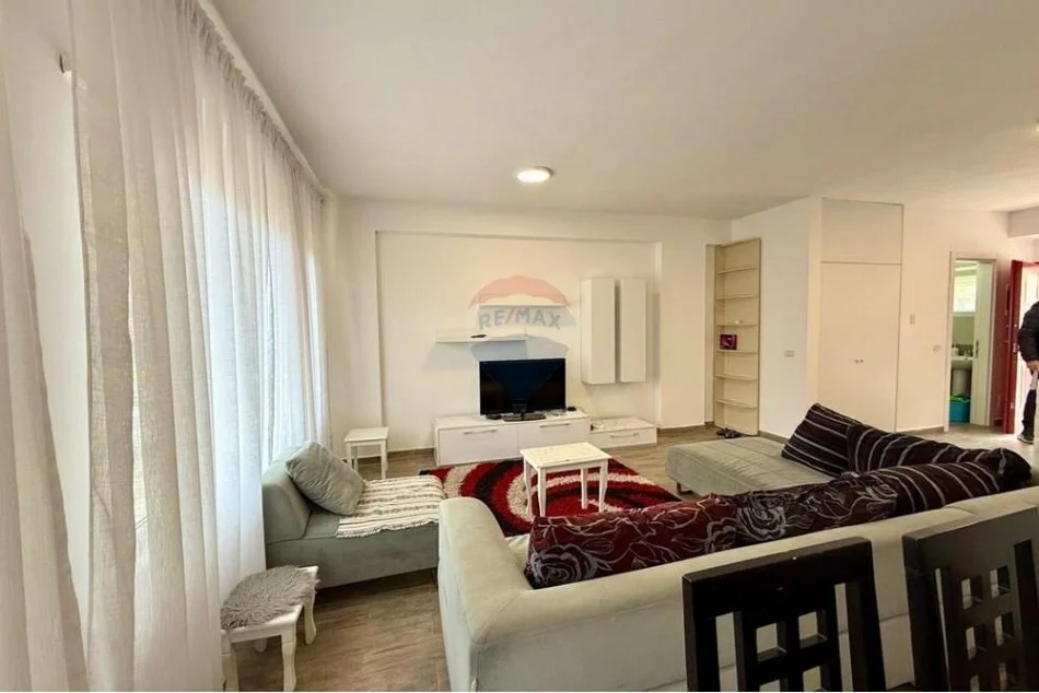 Tirane, jepet me qera apartament duplex Dublex Kati 1, 120 m² 600 € (kodra e diellit)