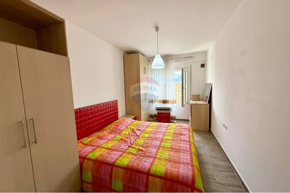Tirane, jepet me qera apartament duplex Dublex Kati 1, 120 m² 600 € (kodra e diellit)