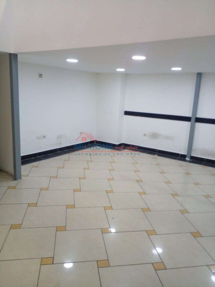Tirane, jepet me qera dyqan Kati 2, 60 m² 600 € (Rruga e Barrikadave)
