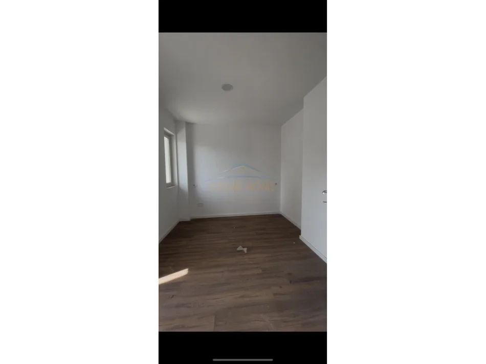 Tirane, shiten 2 apartamente 1+1 Kati 5, 68 m² 158.000 € (Ish Restorant Durrsi , Rruga e Dibres)