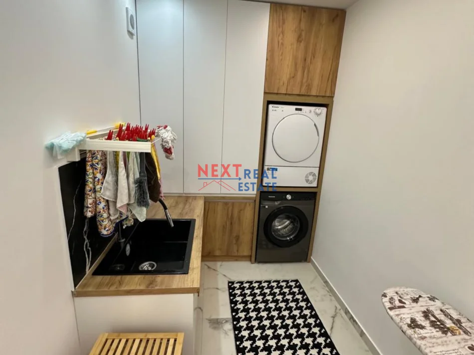 Vlore, shitet apartament 1+1+Aneks+Ballkon , 124 m² 250.000 € (TRANSBALLKANIKE)