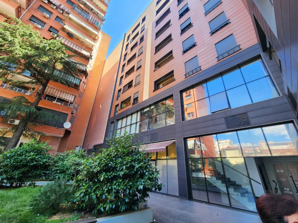 🏘️ Me Qera : Dyqan 20m² ( Myslym Shyri / Taiwani ) ✨️Pallati Lule Bores ( KATI 0) Super mundësi🔥🔥  30,000 Lekë Neto 💶💶/Muaj