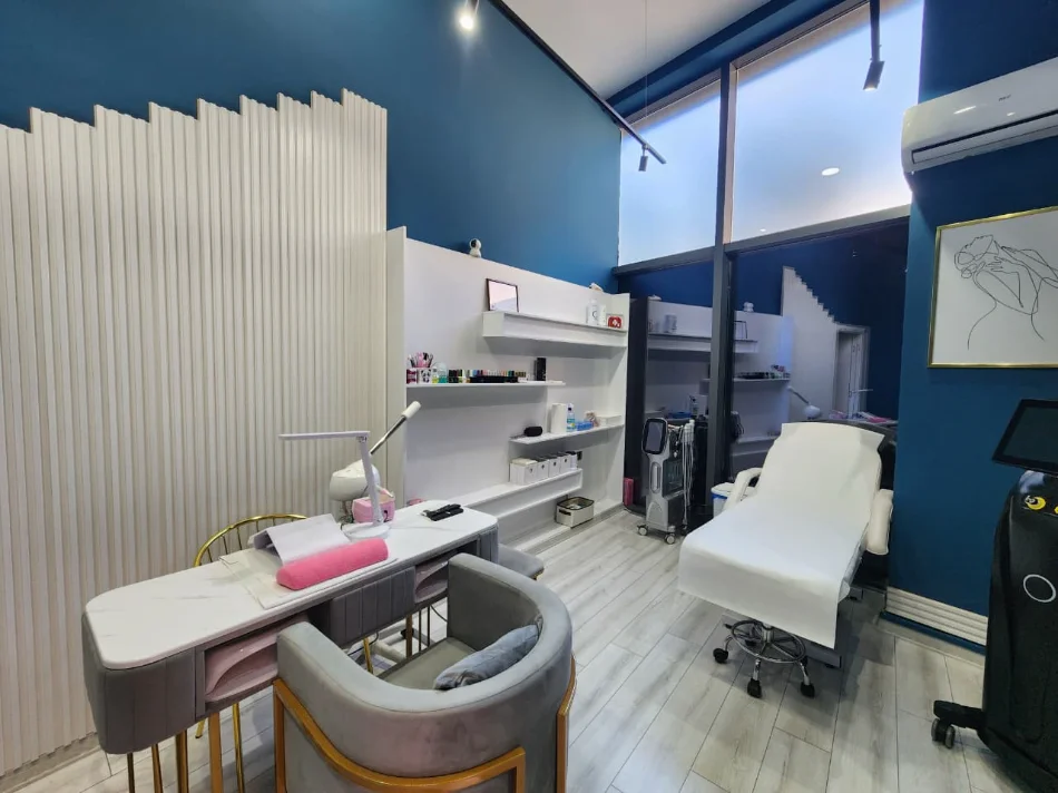 🏘️ Me Qera : Dyqan 20m² ( Myslym Shyri / Taiwani ) ✨️Pallati Lule Bores ( KATI 0) Super mundësi🔥🔥  30,000 Lekë Neto 💶💶/Muaj