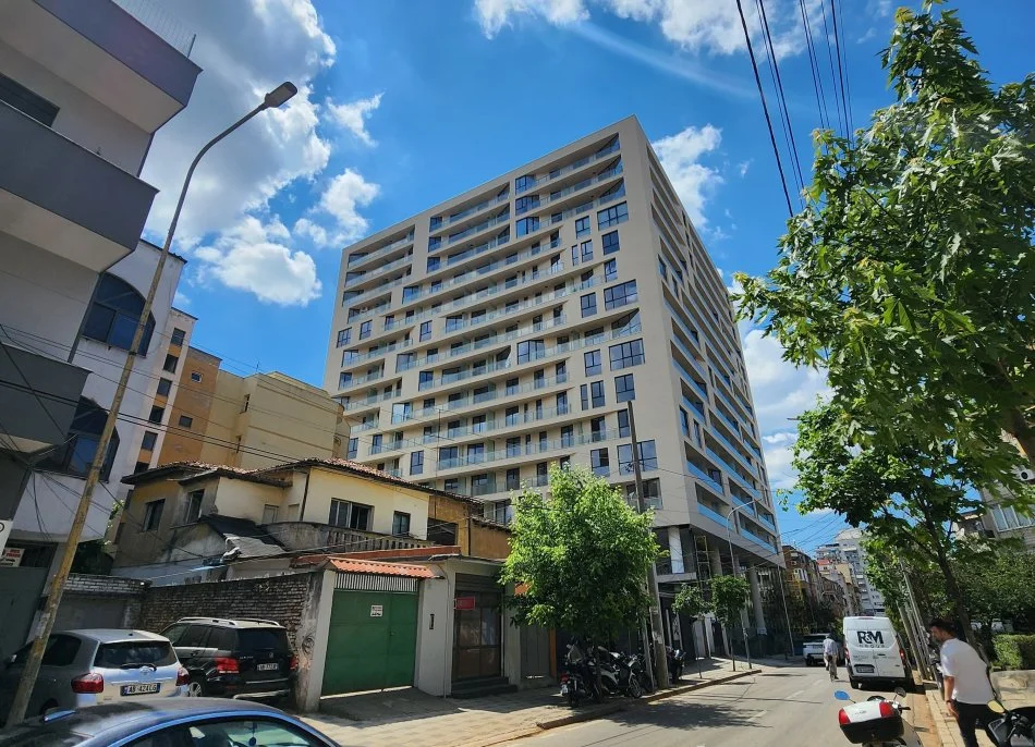 Shitet: DYQAN (📍Mine Peza - Buze Rruge) Kati 0, (154 m²) ||  735.000€