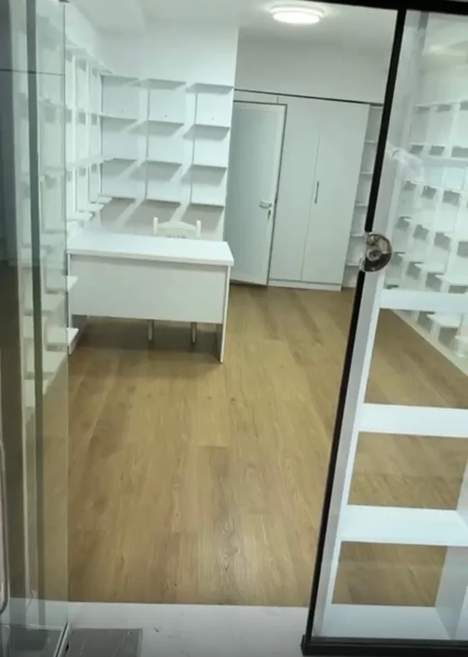 Tirane, shitet dyqan Kati 1, 26 m² 100.000 € (Rruga 5-Maj)