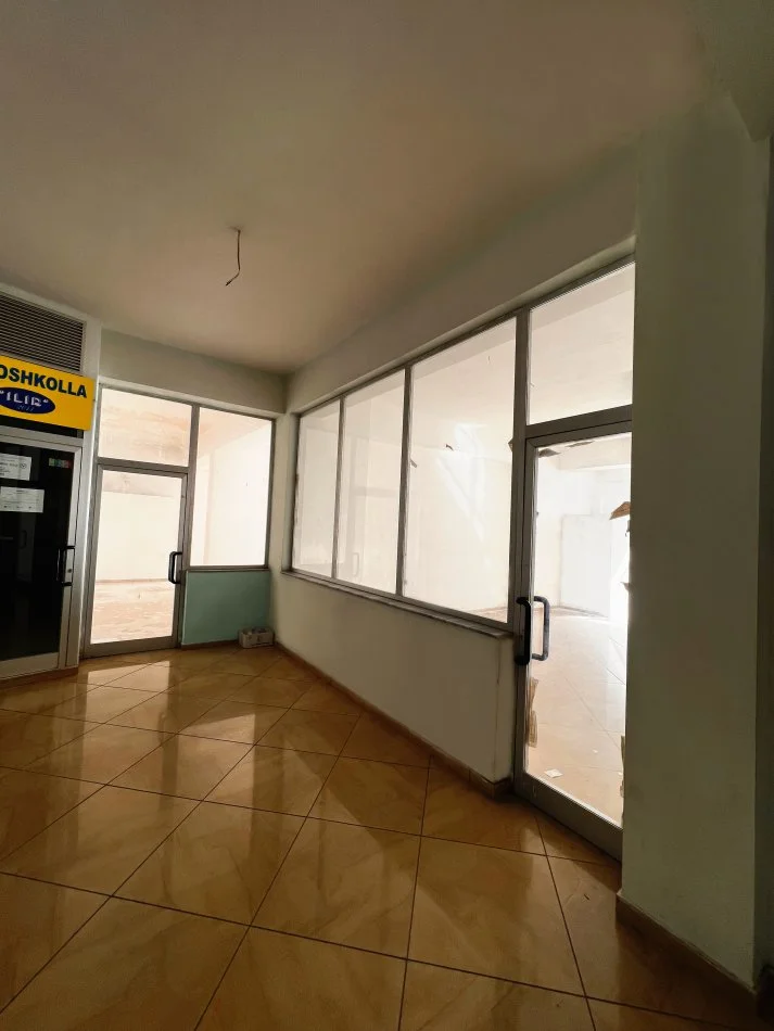 Shiten Njësi Komerciale në Rrugën “25 Nëntori” Elbasan