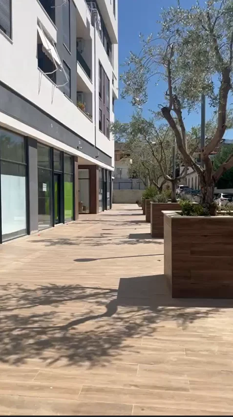 Tirane, jepet me qera ambjent biznesi Kati 0, 55 m² 700 € (Rr. Ali Shefqeti)