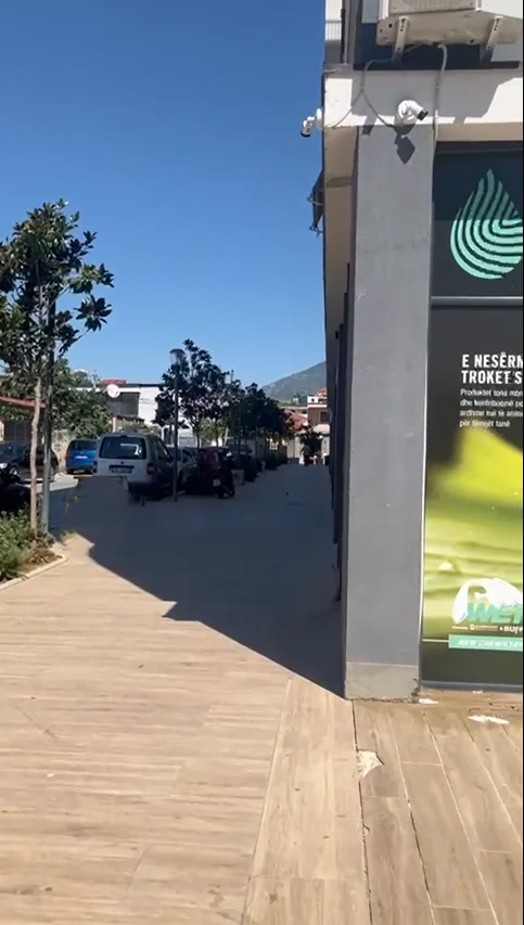 Tirane, jepet me qera ambjent biznesi Kati 0, 55 m² 700 € (Rr. Ali Shefqeti)