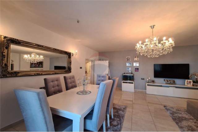 Tirane, jepet me qera apartament 2+1+BLK Kati 5, 93 m² 450 Euro (MYSLYM SHYRI)