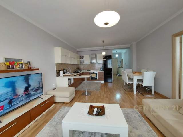 Tirane, jepet me qera apartament duplex 3+1+BLK Kati 2, 245 m² 850 Euro (Rruga Stavri Themeli)