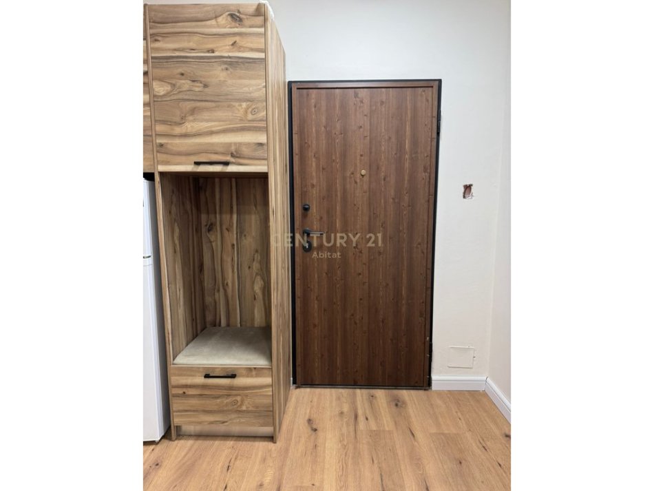 Tirane, jepet me qera apartament 1+1+Ballkon Kati 7, 67 m² 550 € (Yzberisht)