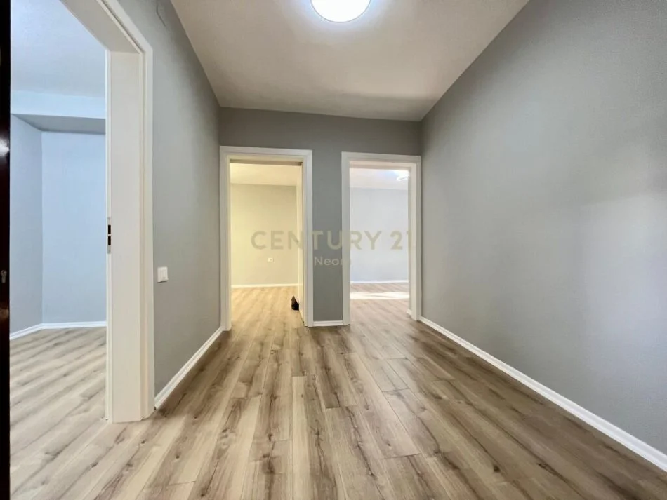 Tirane, shitet apartament 2+1+Ballkon Kati 2, 75 m² 187.000 € (myslym shyr)