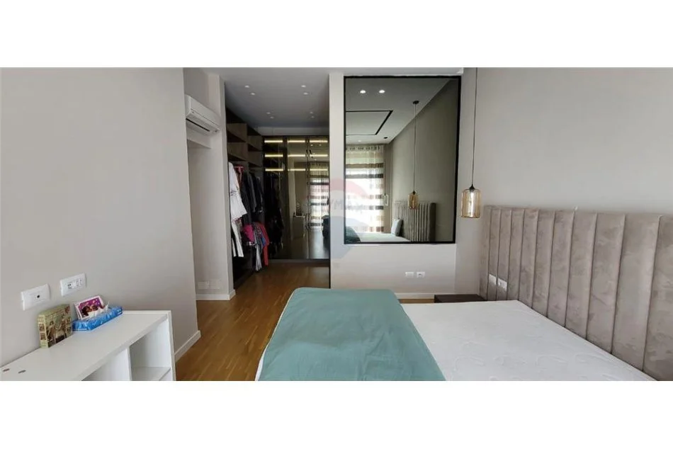 Tirane, jepet me qera apartament 2+1 , 129 m² 900 € 