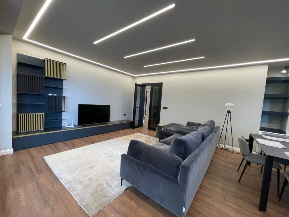 Tirane, jepet me qera apartament 3+1+Aneks+Ballkon Kati 1, 160 m² 2.350 € (Long Hill , TEG)