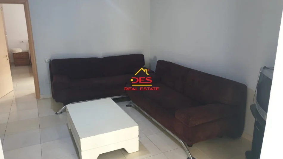 Vlore, jepet me qera shtepi 2+1+Ballkon Kati 0, 85 m² 300 € (Rruga Sadik Zotaj)