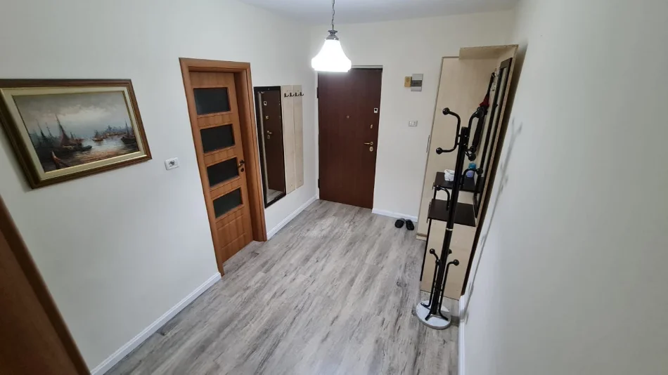 Tirane, shitet apartament 1+1 Kati 4, 145.000 € 