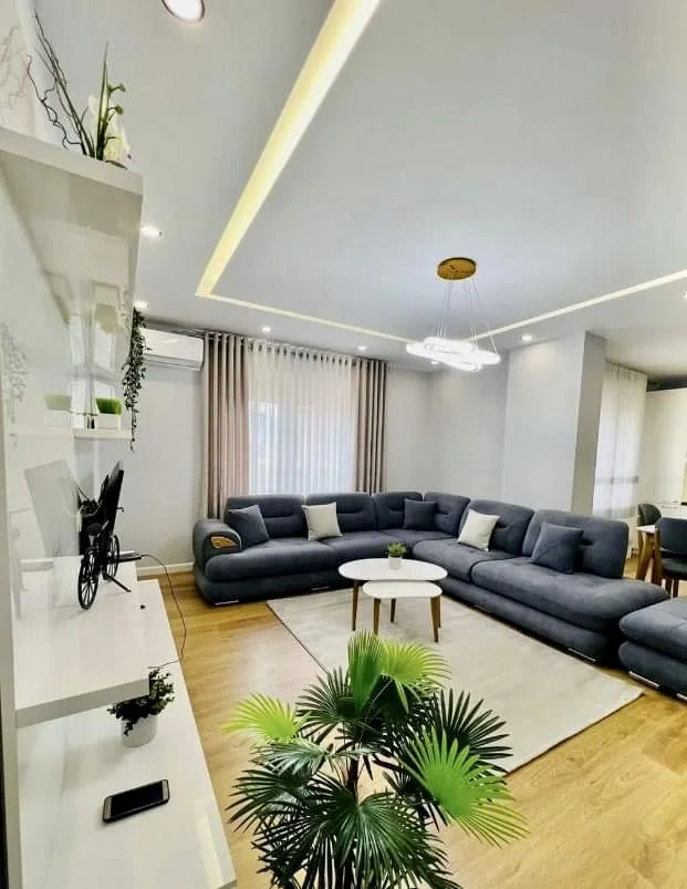 Tirane, jepet me qera apartament 2+1+Aneks+Ballkon, Kati 4, 120 m2 800 € (Zogu i Zi)