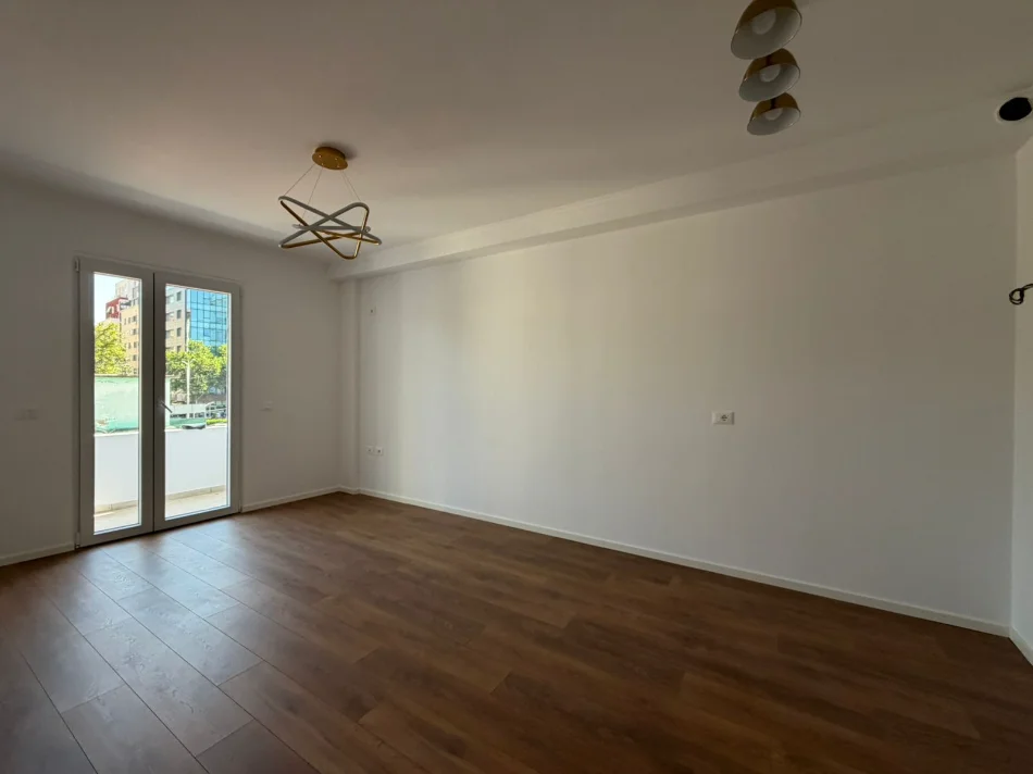 Tirane, shitet apartament 1+1+Aneks+Ballkon Kati 3, 58 m² 128.000 € (ish fusha e aviacionit)