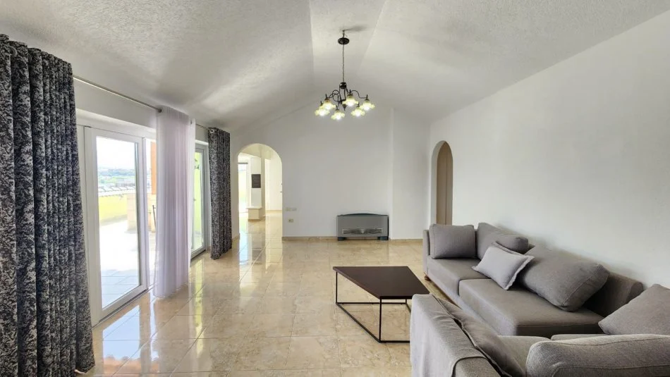 Tirane, jepet me qera apartament 3+1+Ballkon Kati 7, 310 m² 1.500 € (Liqeni i Thate)