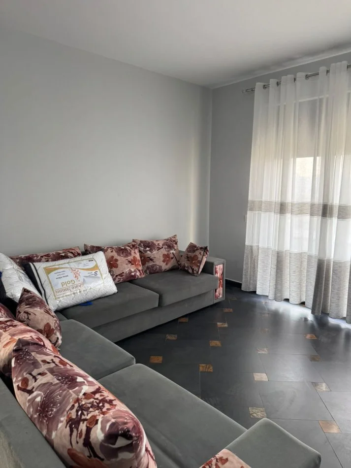 Tirane, jepet me qera apartament 2+1+Ballkon Kati 6, 128 m² 430 € (Casa Italia)