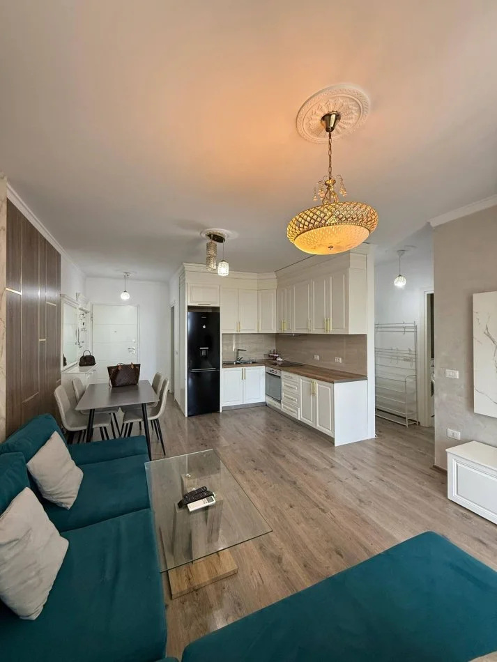 Tirane, jepet me qera apartament 2+1+Ballkon Kati 6, 95 m² 700 € (KOMPLEKSI FIORI DI BOSKO)